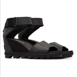 Black Sorel Joanie II platform wedge sandals Velcro strap 7.5 8 38.5 excellent